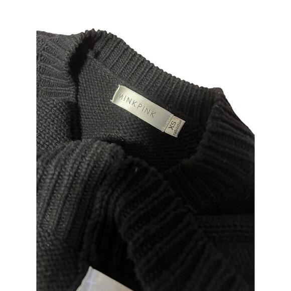 Chic Black Cropped Sweater with Pom-Pom Details - Picture 6 of 6